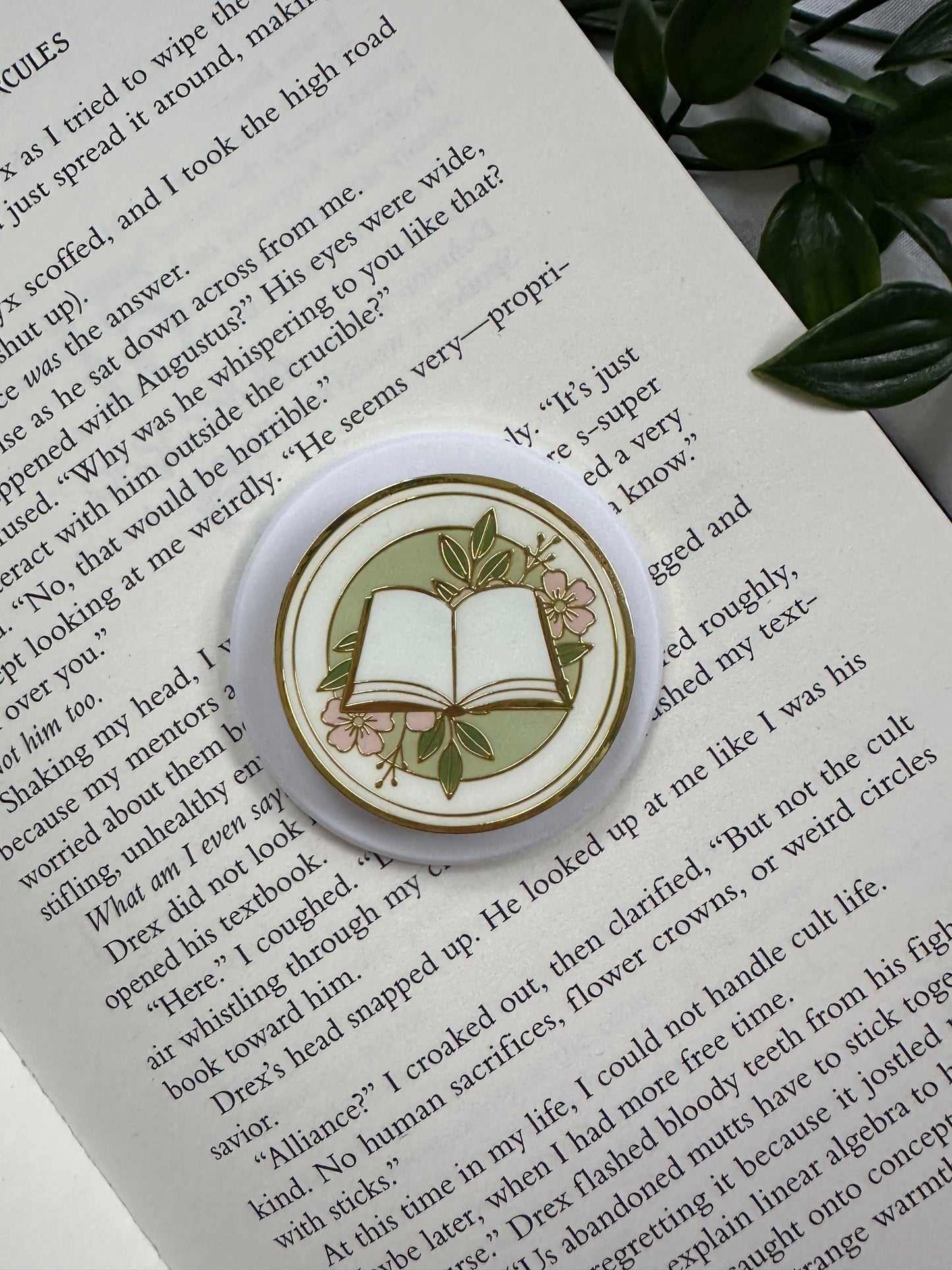 Pre Order - Cosy Reads Magnetic Grip